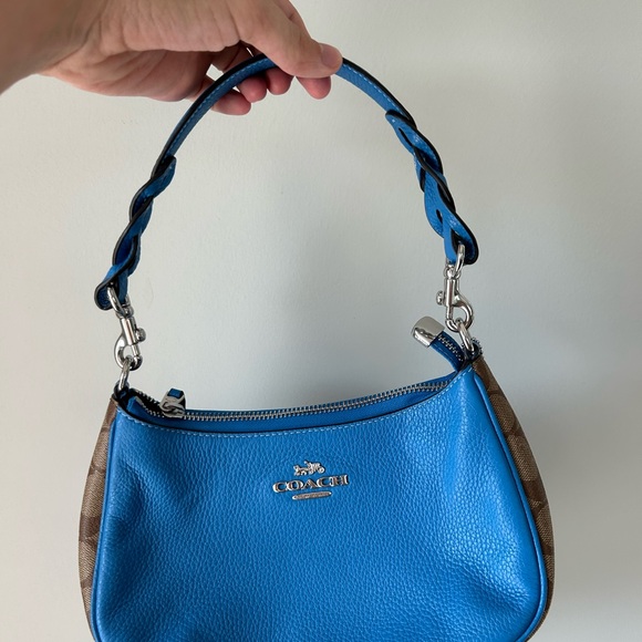 Coach Leather Crossbody Bag - Picture 3 of 7